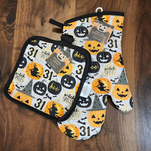 Halloween Baking Oven Mitt and Two Pot Holders NWT